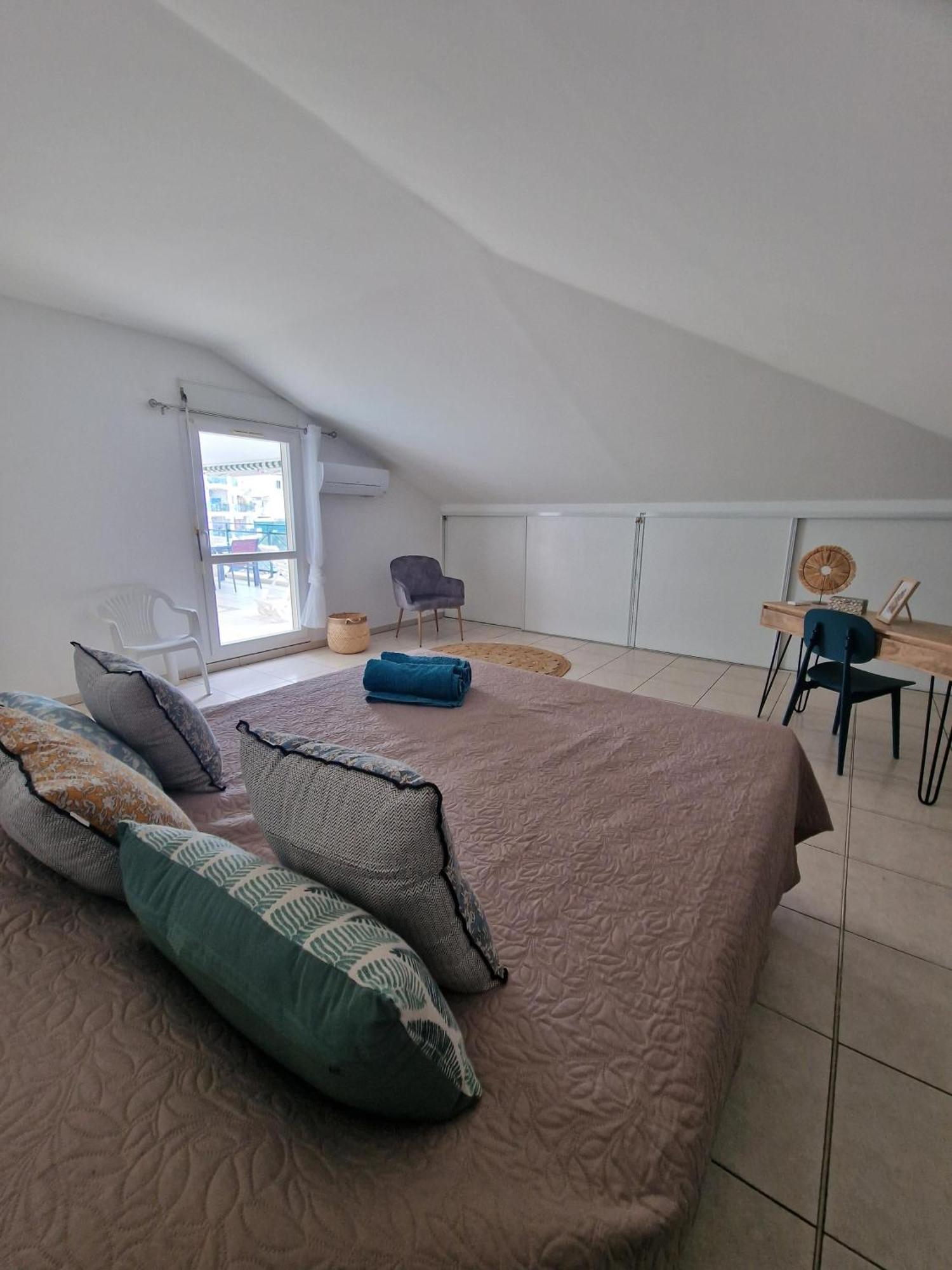 Appartement Villa Sur Le Toit, Vue Mer Saint-Gilles-les Bains Eksteriør bilde