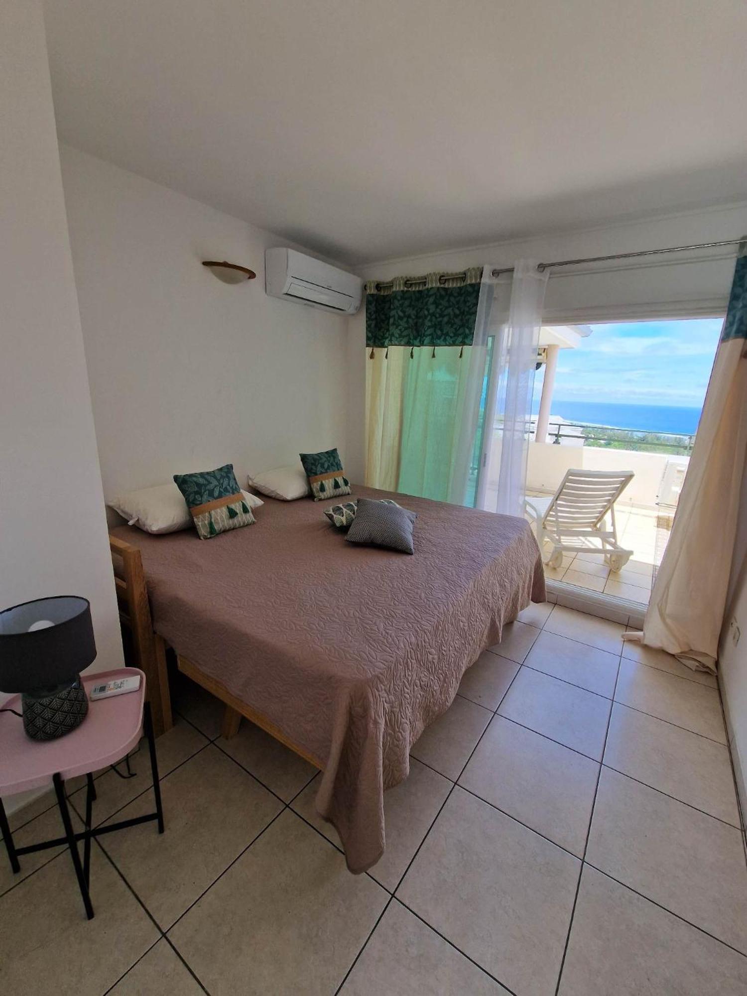 Appartement Villa Sur Le Toit, Vue Mer Saint-Gilles-les Bains Eksteriør bilde