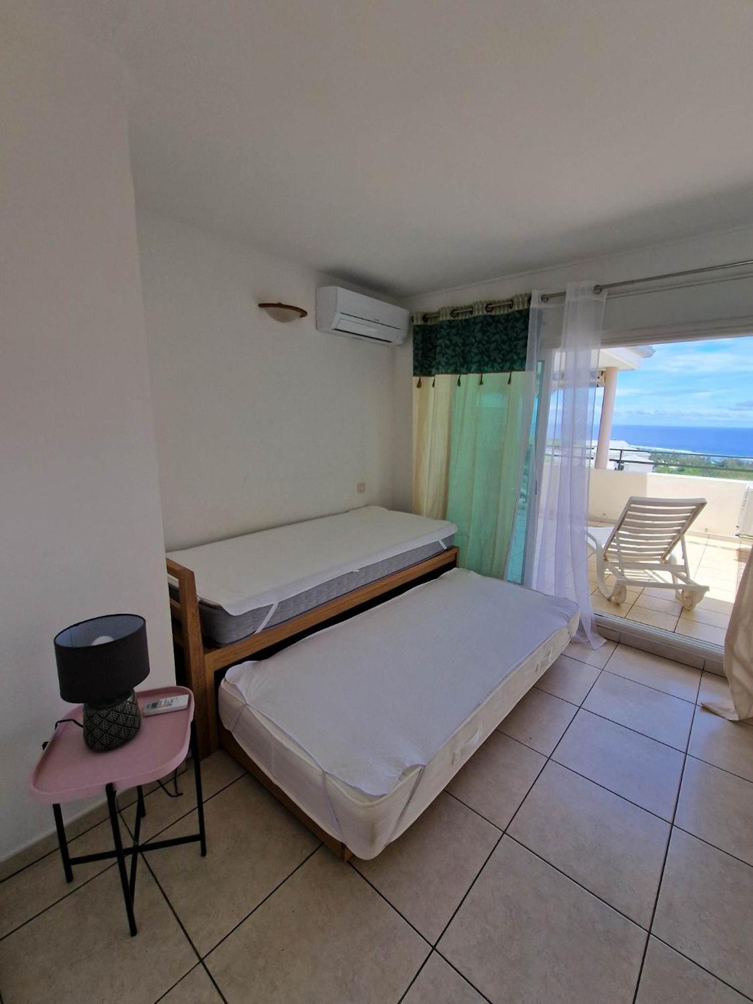 Appartement Villa Sur Le Toit, Vue Mer Saint-Gilles-les Bains Eksteriør bilde